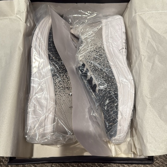 J Slides Holly Gray Knit Sneakers New in Box Size 7 - Picture 5 of 5